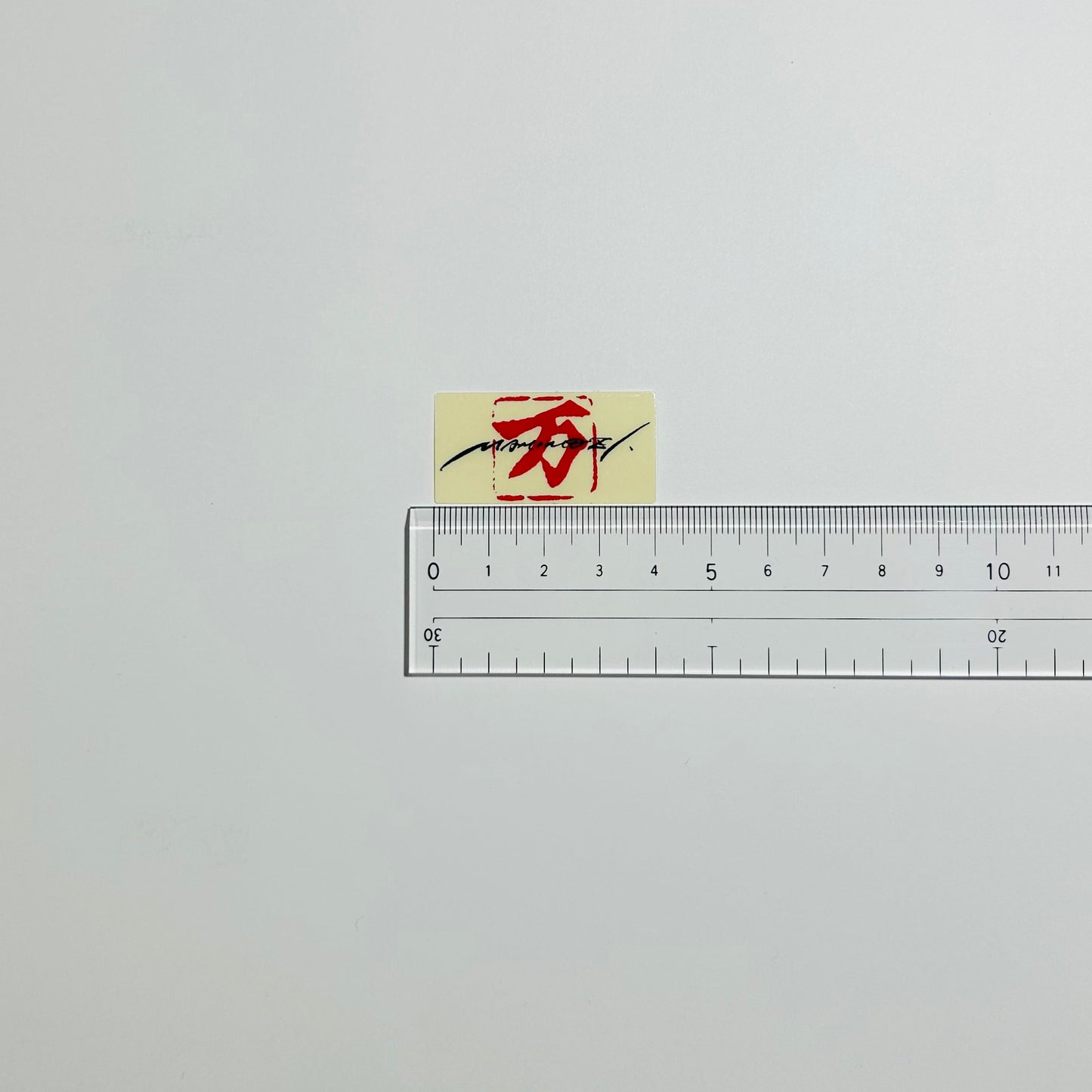 万 / MAMIMOZI【ステッカー】赤(透明)